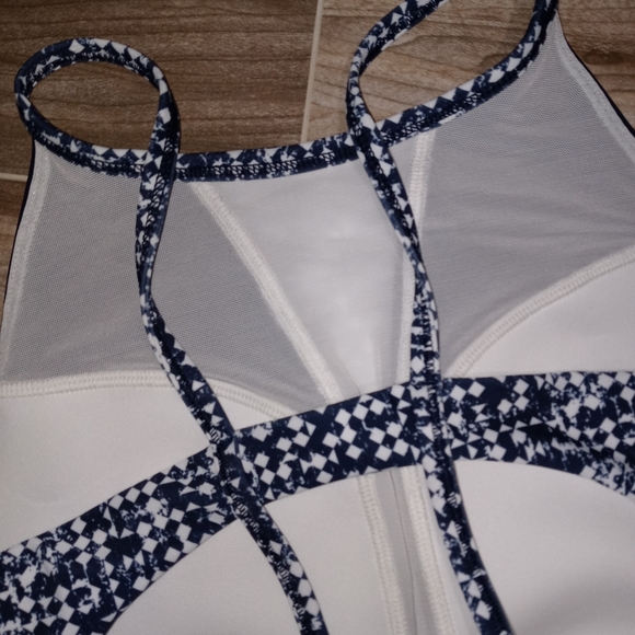 🆕Puma | Culture Surf Crop Sports Bra Womens Size Medium - Picture 6 of 13